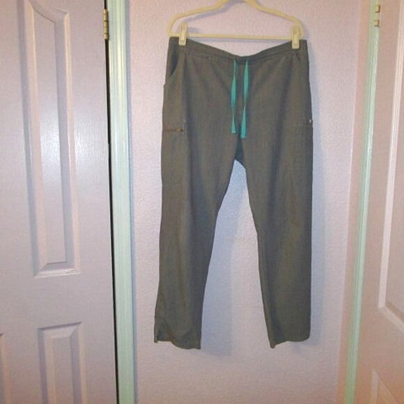 Figs YOLA Skinny STRETCH Scrub Size L PANTS Technical Collection 10 POCKETS Gray - Picture 2 of 12